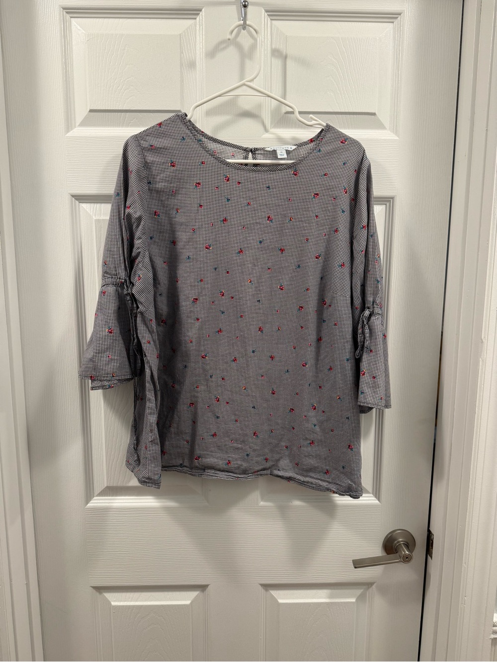 Boutique Womens checkered Floral tie sleeve top size 1x